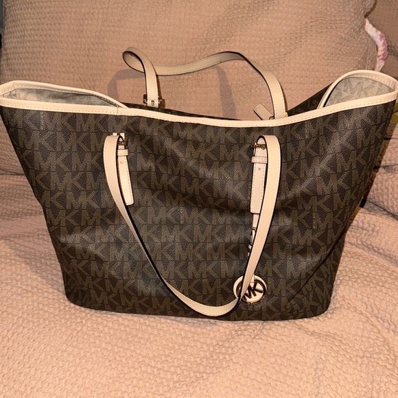 Michael Kors handbag and matching wallet - Picture 1 of 8